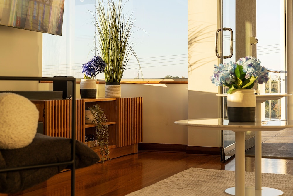 Designer Luxury 3brd - Epic Views - South Perth