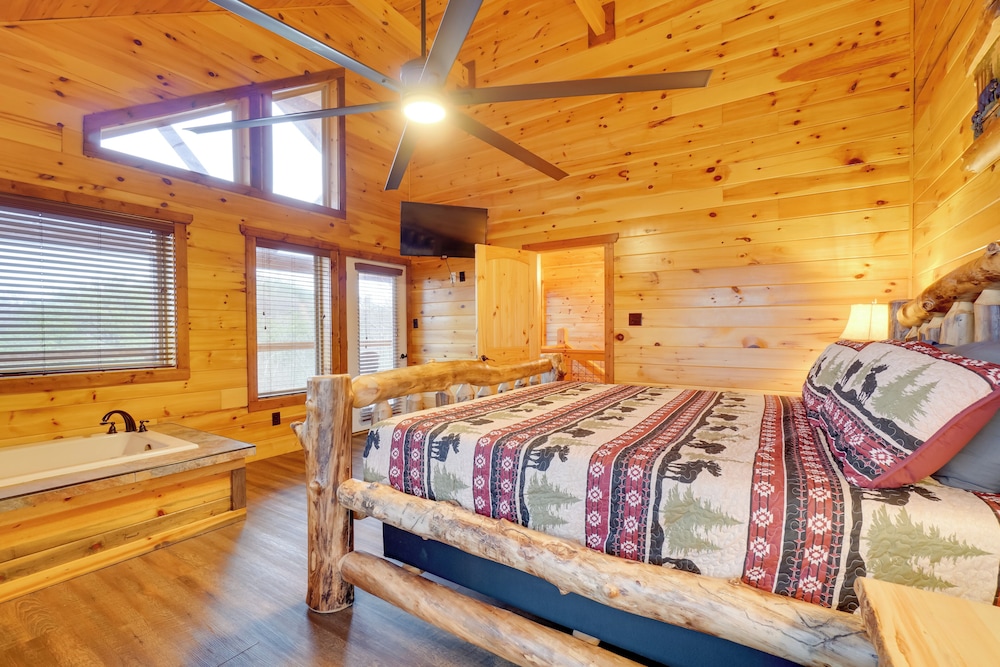 Hot Tub, Game Room & Mtn Views: Sevierville Cabin