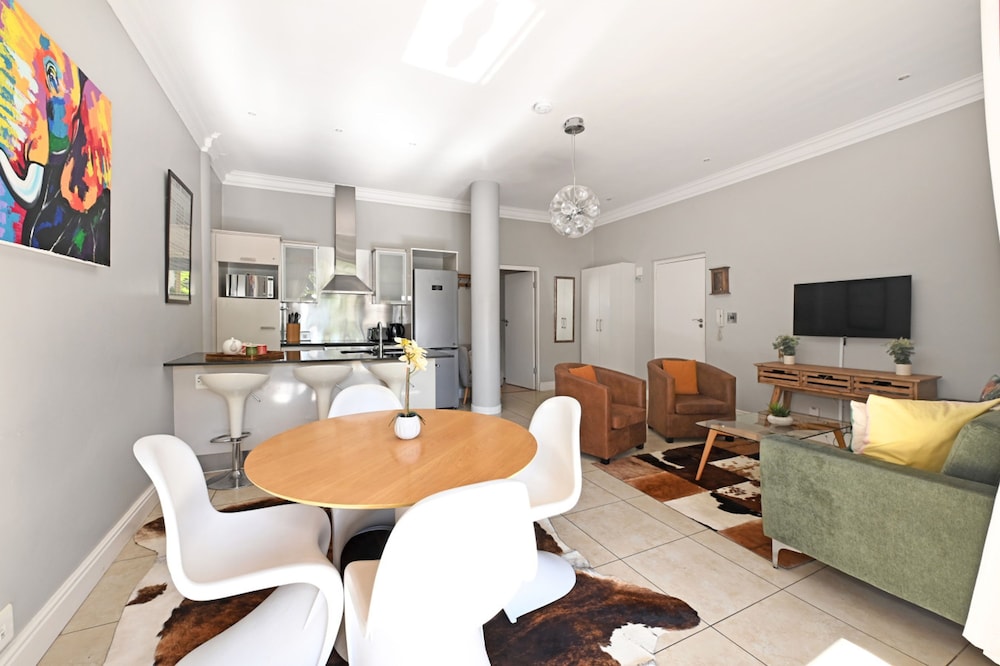 Charming Sea Point 1 Bed With Leafy Patio