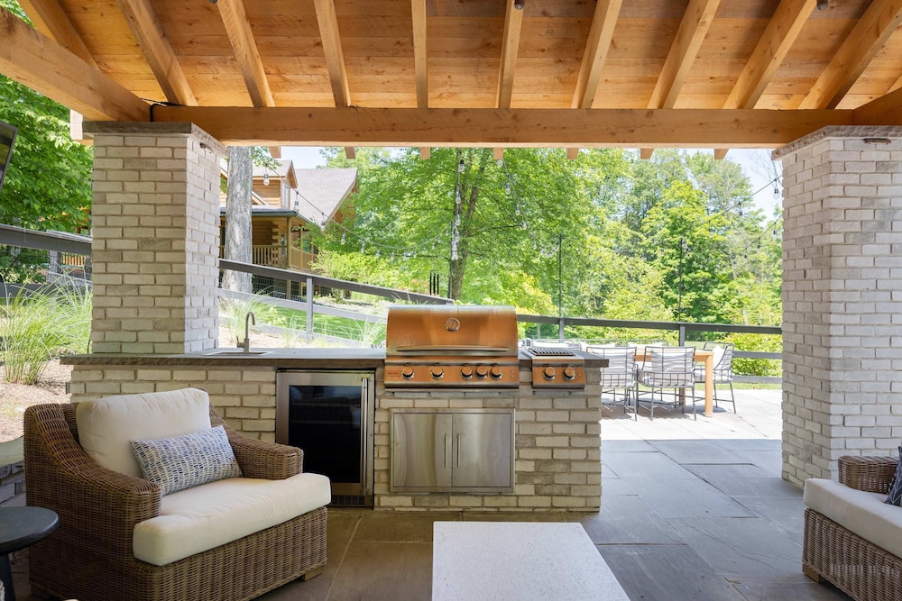 Luxury Private Estate w Pool Near Rhinebeck
