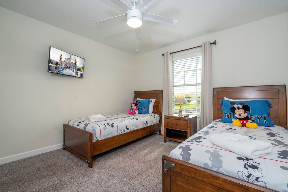 Storey Lake 4 BR With Private Pool