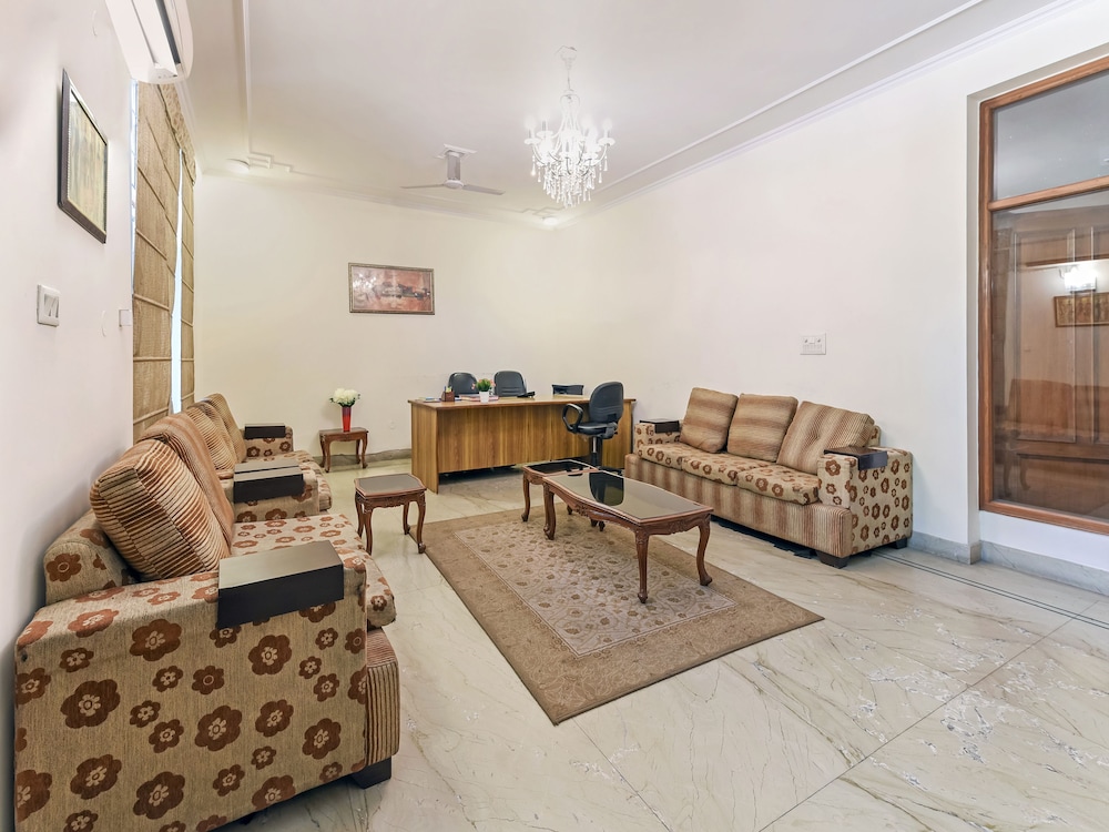Lobby & Reception