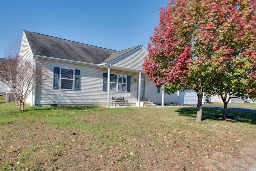Walk to Dtwn Milton: Spacious Family Home w/ Yard
