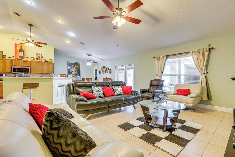 Screened Patio & Hot Tub: Port St Lucie Home!