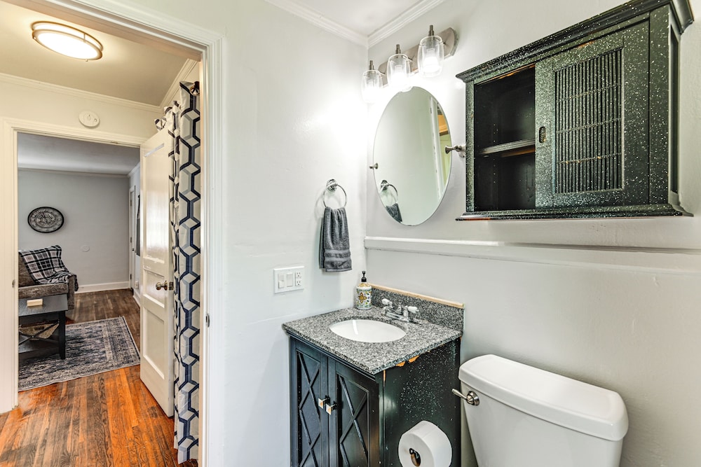 7 Mi to Dtwn: Apt w/ Spacious Yard in Nashville
