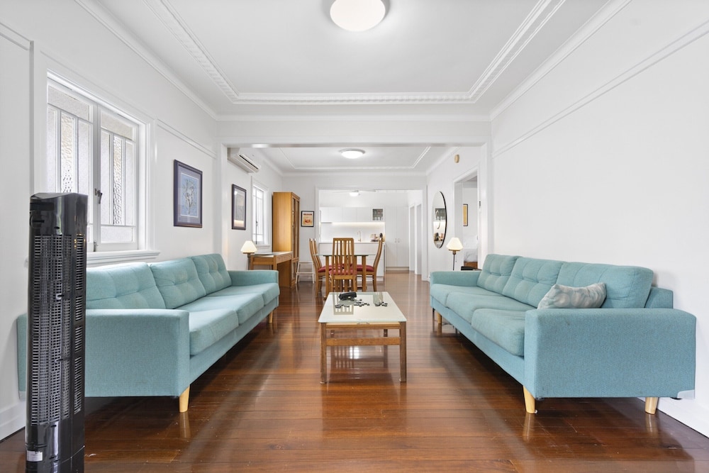 Spacious Family Home With Garden in Quiet Suburb
