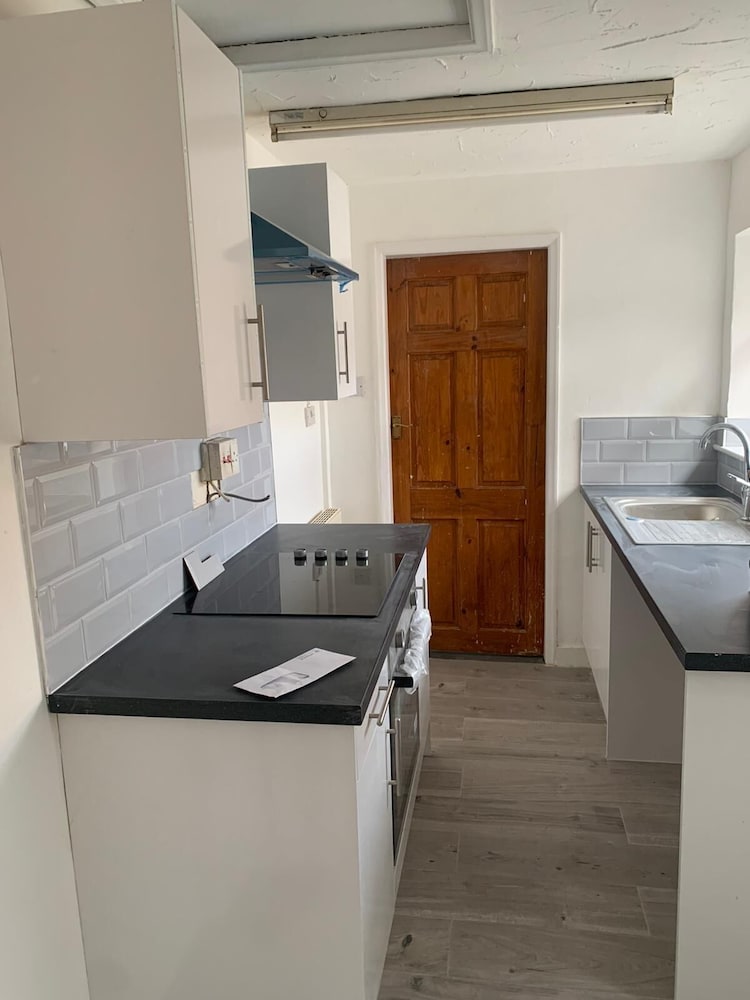 Lovely and Bright 2 bed House view 3