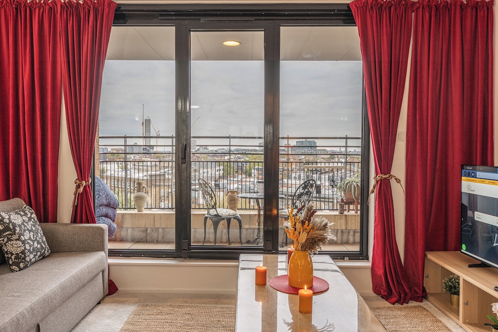 Duplex 2BR 2BA Flat Near Gloucester Rd Station