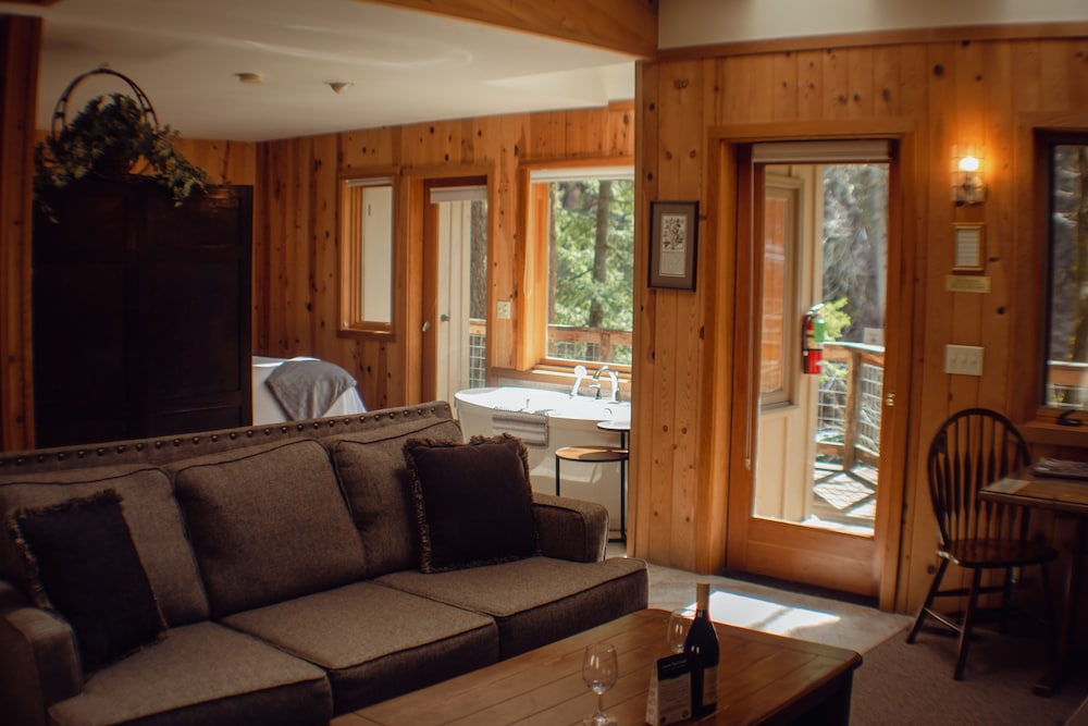 Steamboat Inn