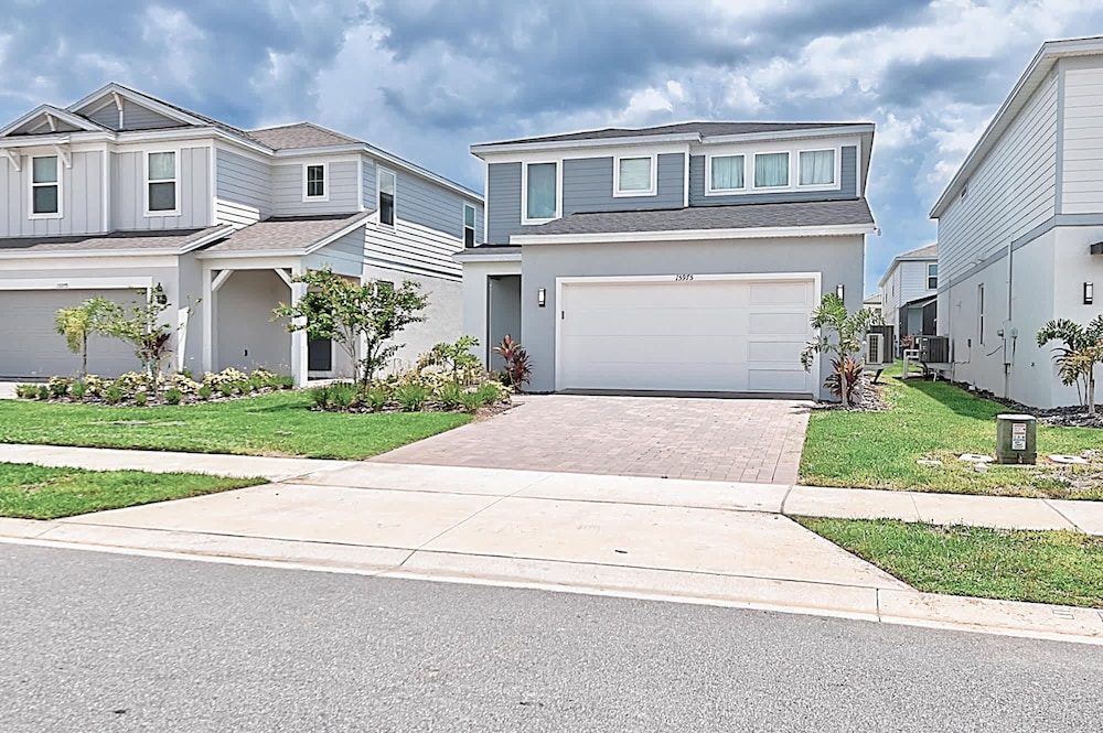 15975 Brand New 5BR Family House With Private Pool