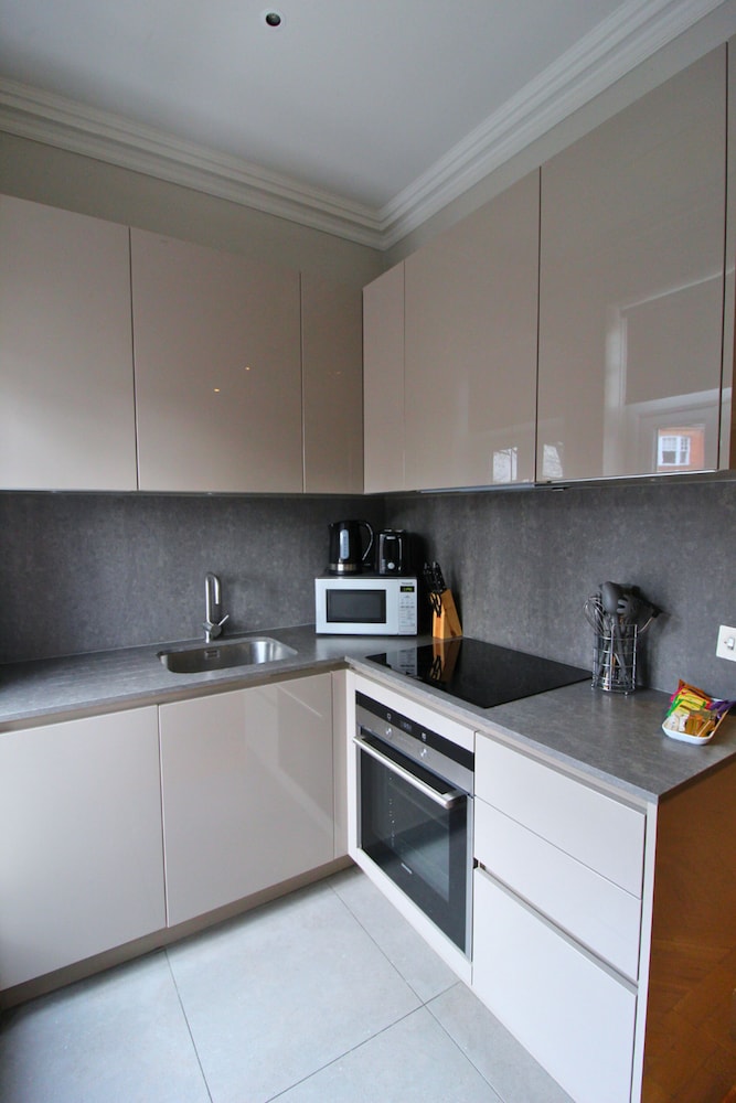 Barons Court Apartments by Viridian Apartments