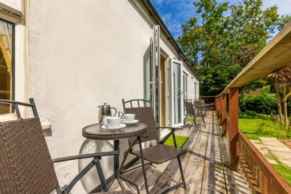 Host Stay The Orpington Garden Studio view 5