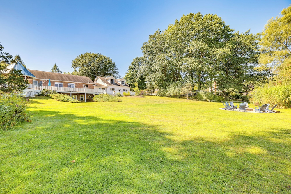 Live Large on Saddle Lake! Family Home w/ Dock