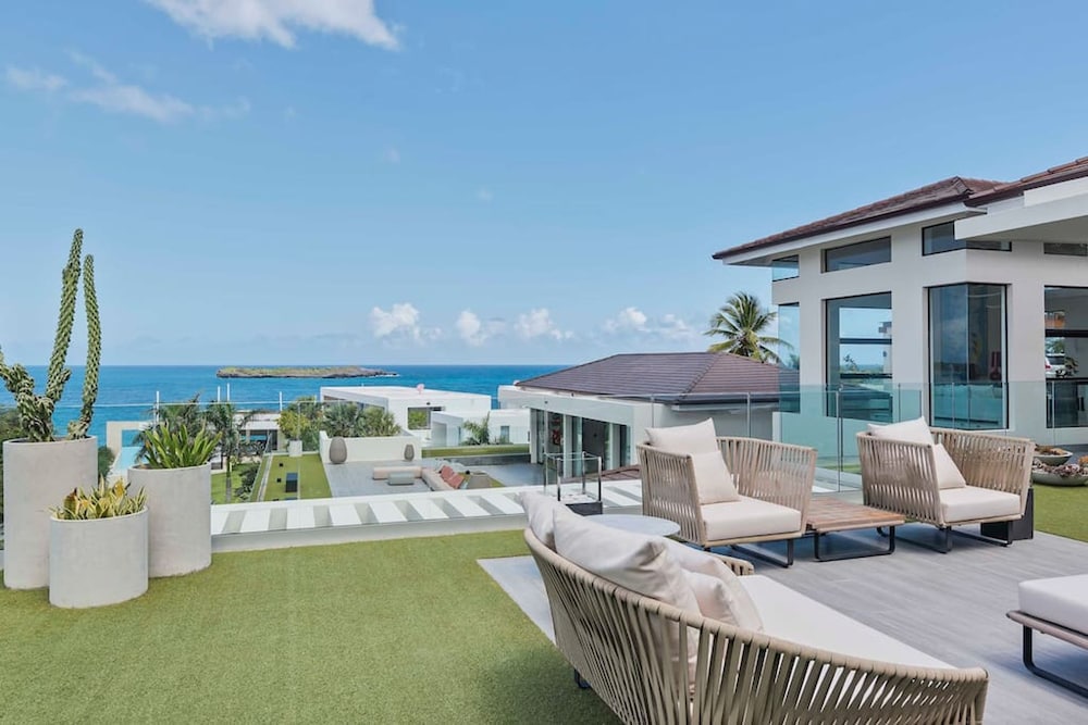 Gorgeous Beach House Perched Right Over the Ocean