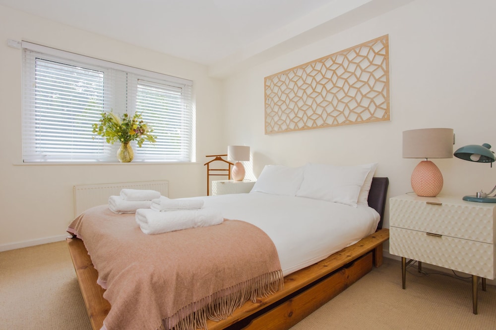 1 Bed with Balcony by Broadway Market & Columbia Road