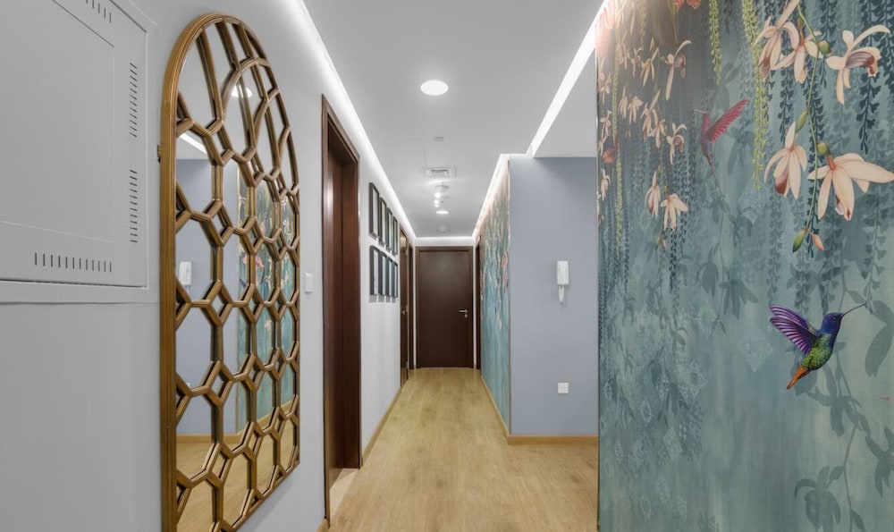 Manzil - Stylish 2BR nr Metro Station Al Jaddaf
