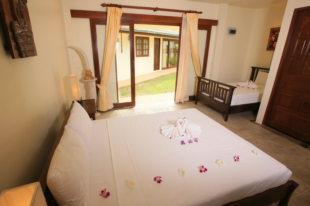 Idyllic Samui Beach Villa Resort