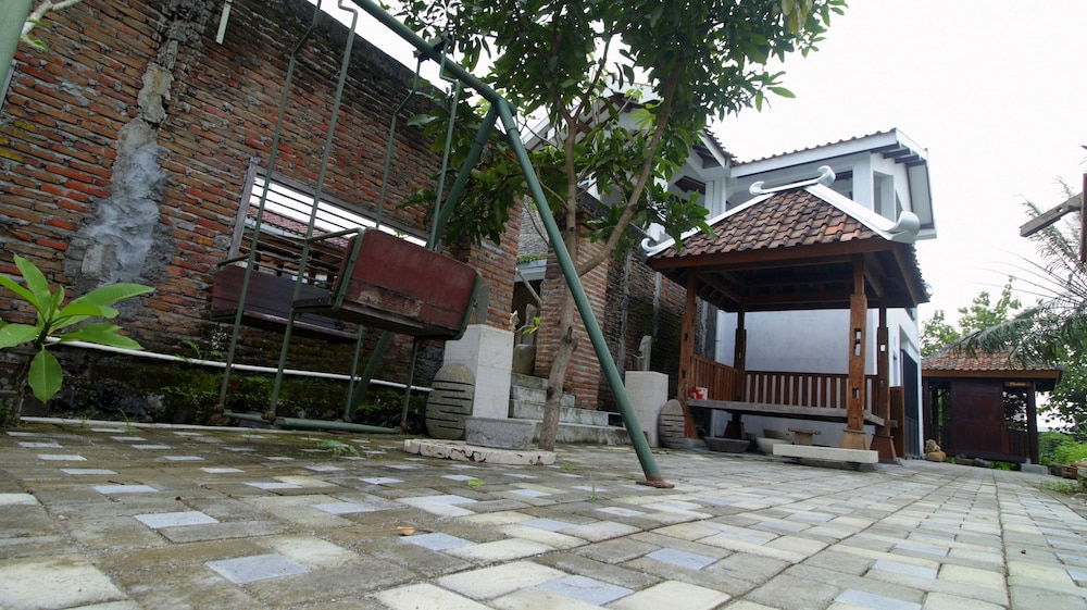 Watusaman Homestay By The Grand Java