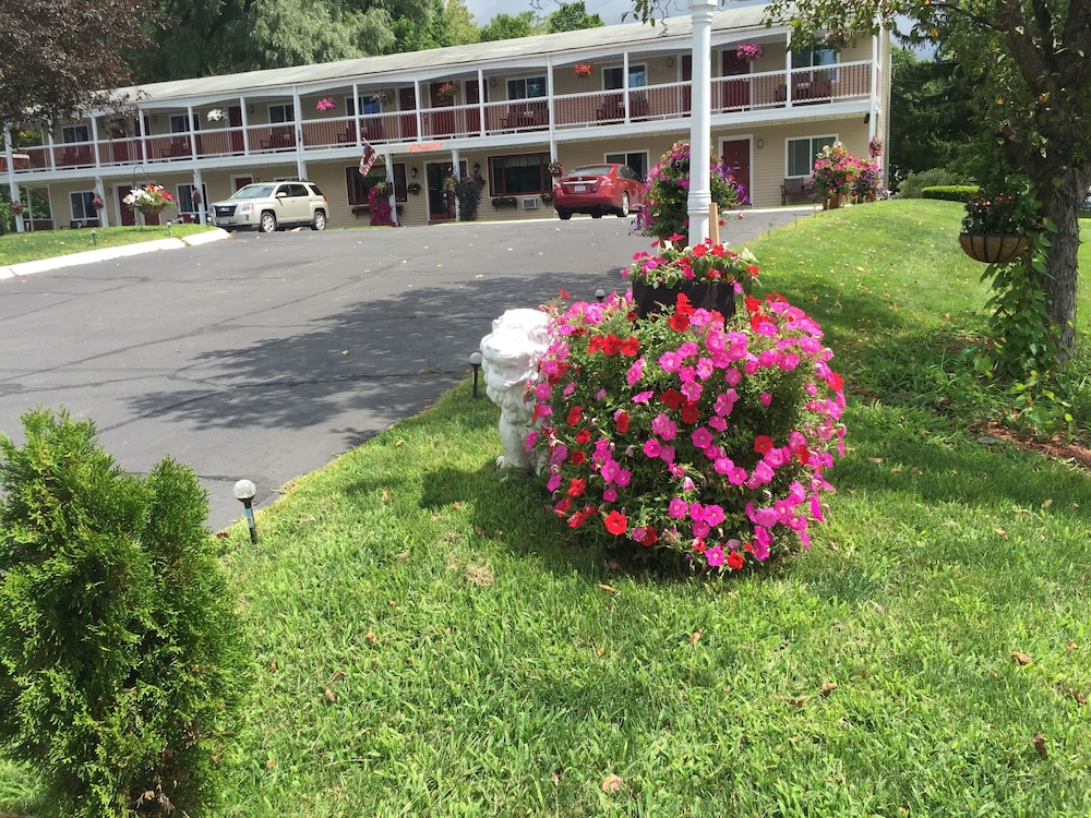 Cozy Corner Motel