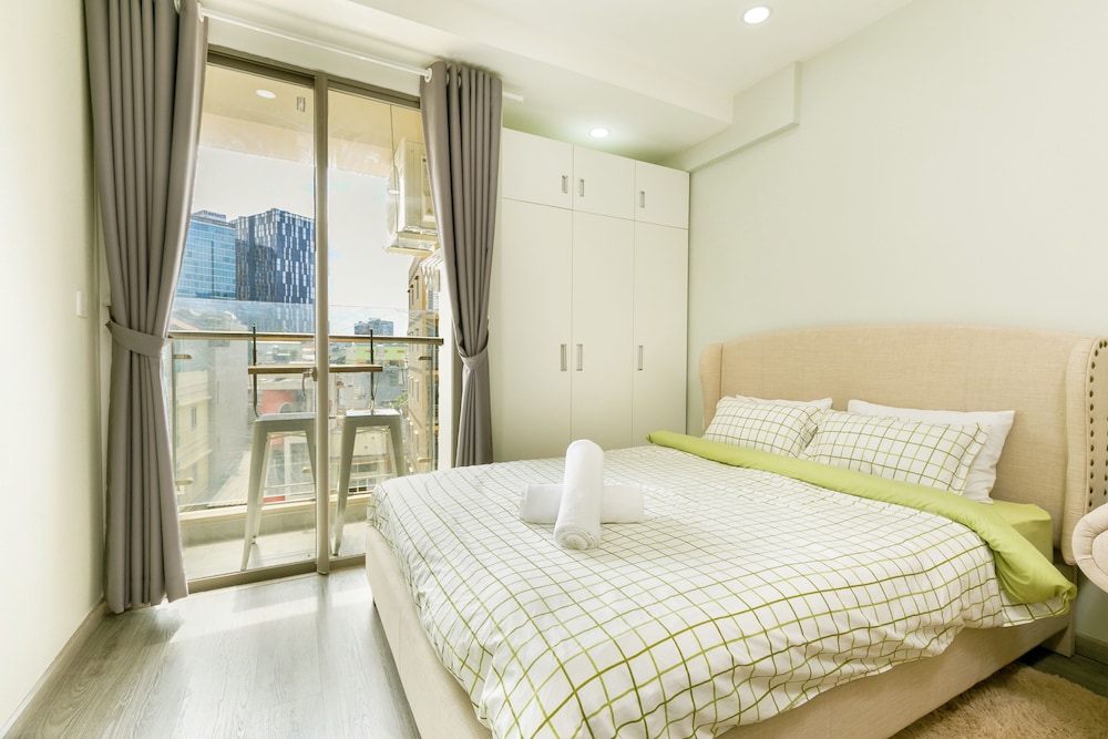 Jennifer House - Millenium Apartment