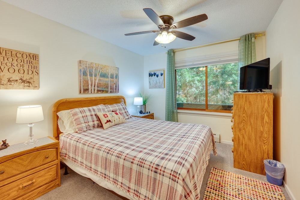 Spacious Bartlett Condo w/ Balconies & Pool! view 4
