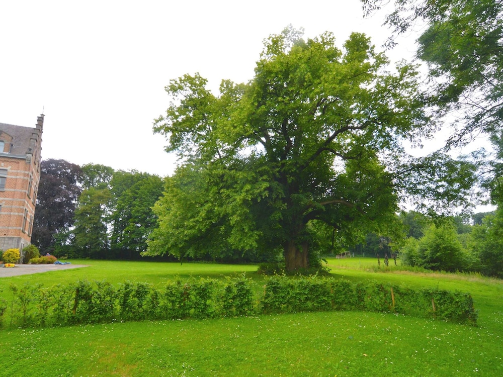 Gite With Swimming Pool Situated in Wonderful Castle Grounds in Gesves