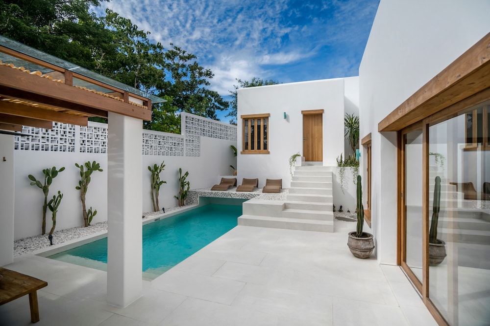 Villa Oasi 1 by Alfred in Bali - Brand New Tropical Luxury 3 BR Bingin Beach
