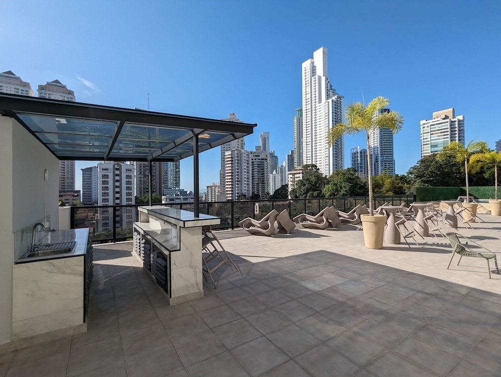 w Situated 1BR w Beautiful View in Calle 50