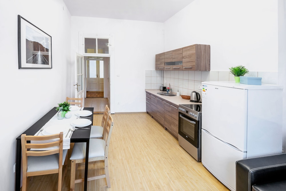 FriendHouse Apartments