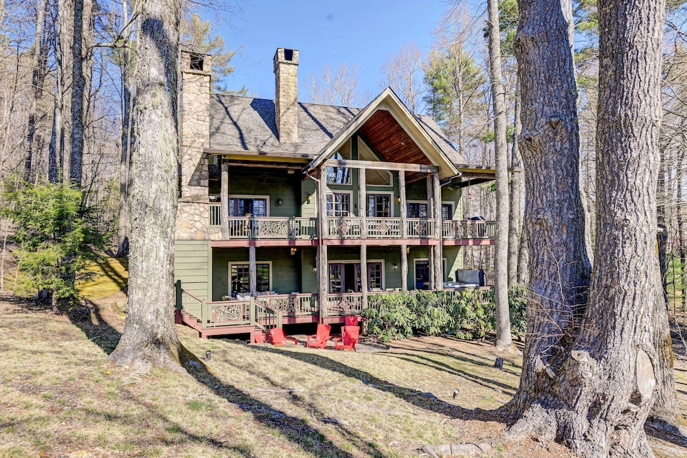 Spacious Cashiers Vacation Rental on Golf Course!