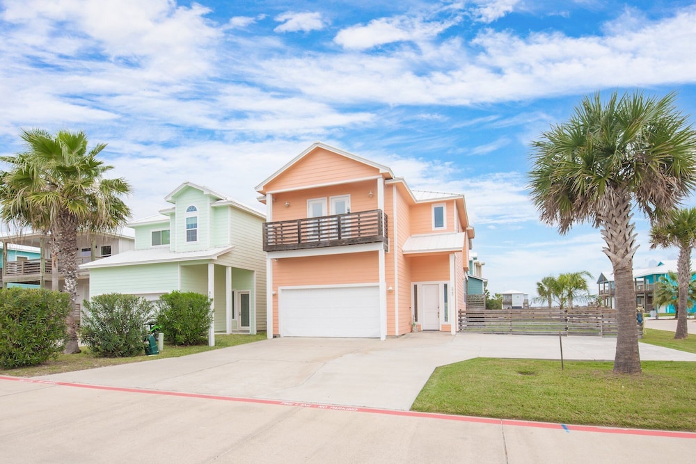 Sunrise Paradise - Pet Friendly! Community Pool!