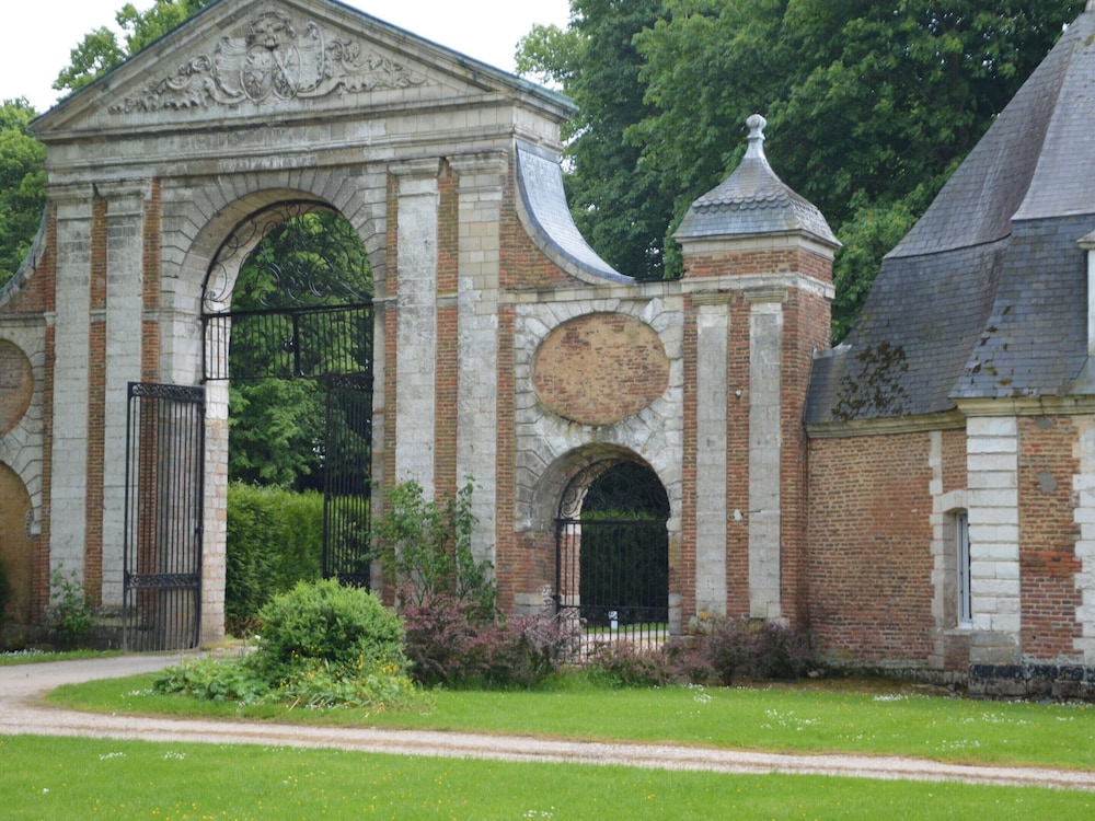 Holiday Home in a Historic Building Near Montreuil
