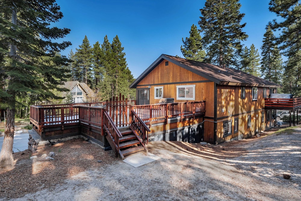 Geraldine Drive by Avantstay Hot Tub, Views, Walk to Trails + Game Room