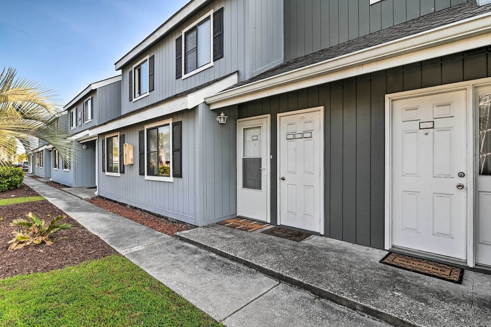 Breezy 1st-floor Condo ~ 2 Mi to Surfside!