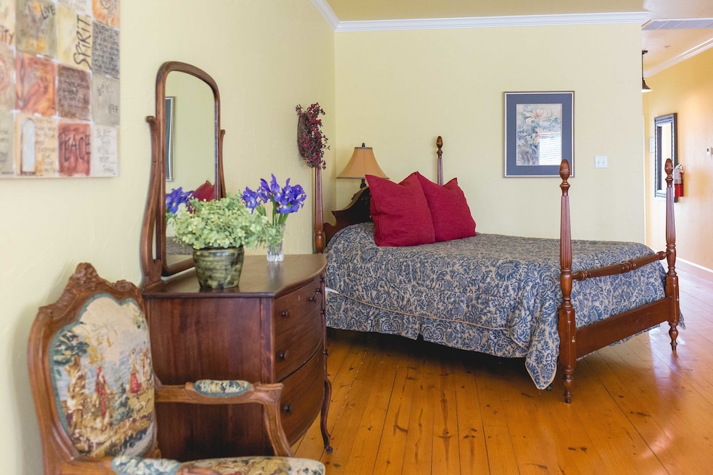 High Cotton Inn