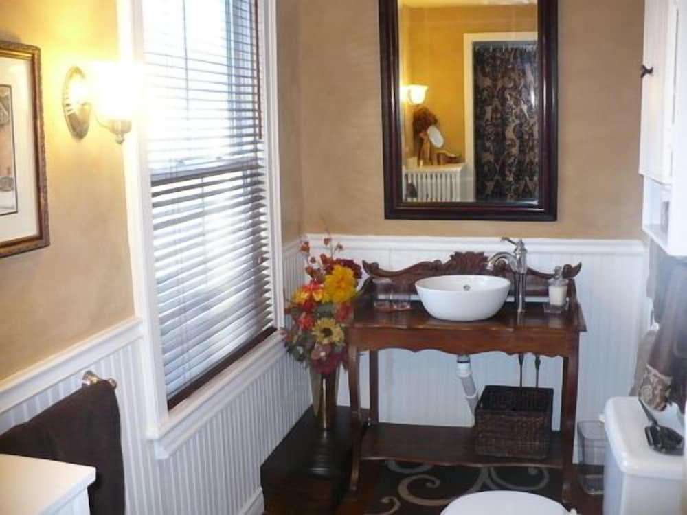 Niagara-on-the-Lake Vacations - Copper Dreams Bed and Breakfast - Property Image 1