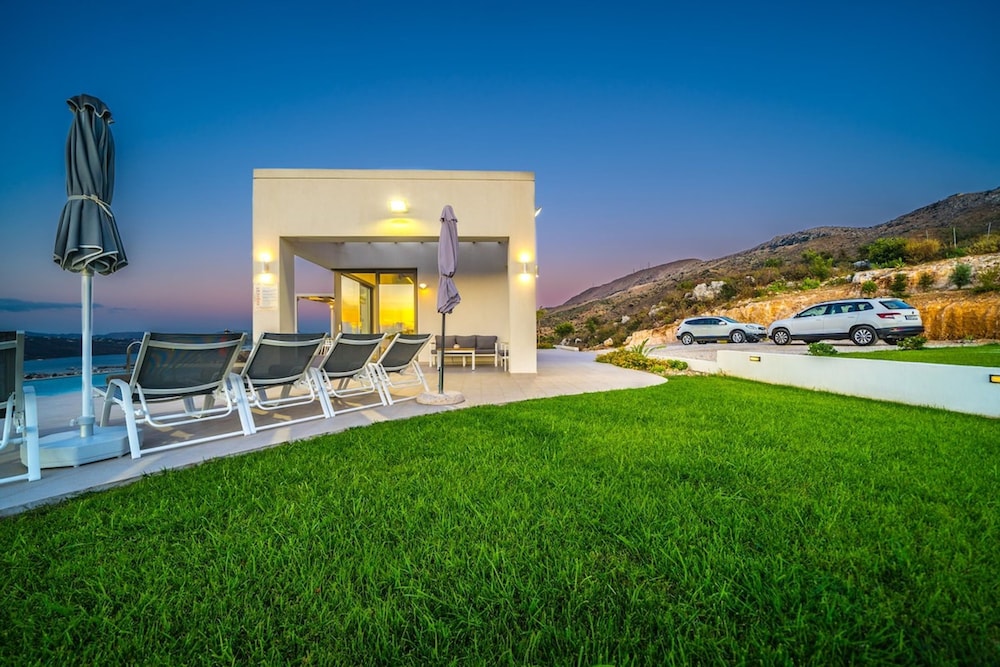 Villa Con Vista- Heated Pool 4 bdr Sleeps 8