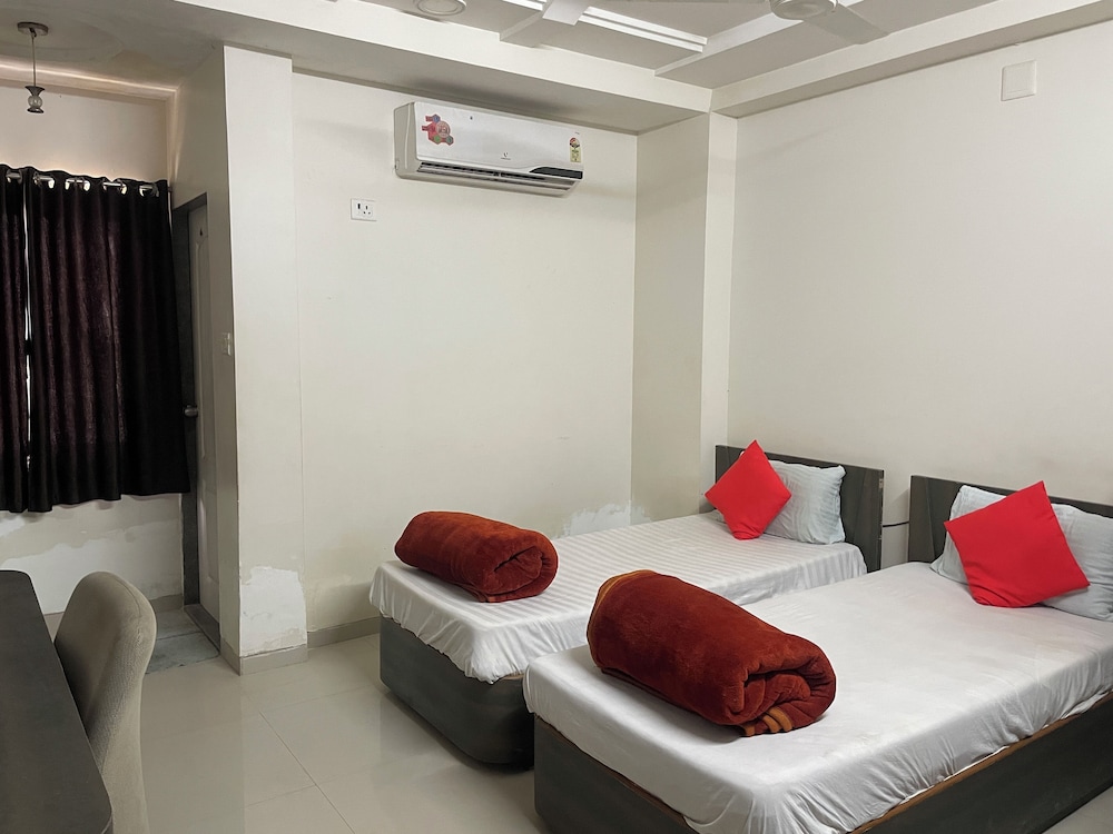 Hotel Narayan Executive Gujrat