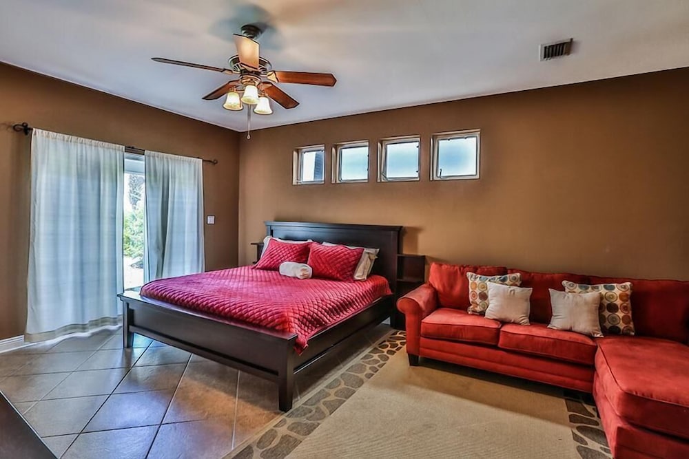 Casa Lontano 3 Bedroom Holiday Home by Five Star Properties