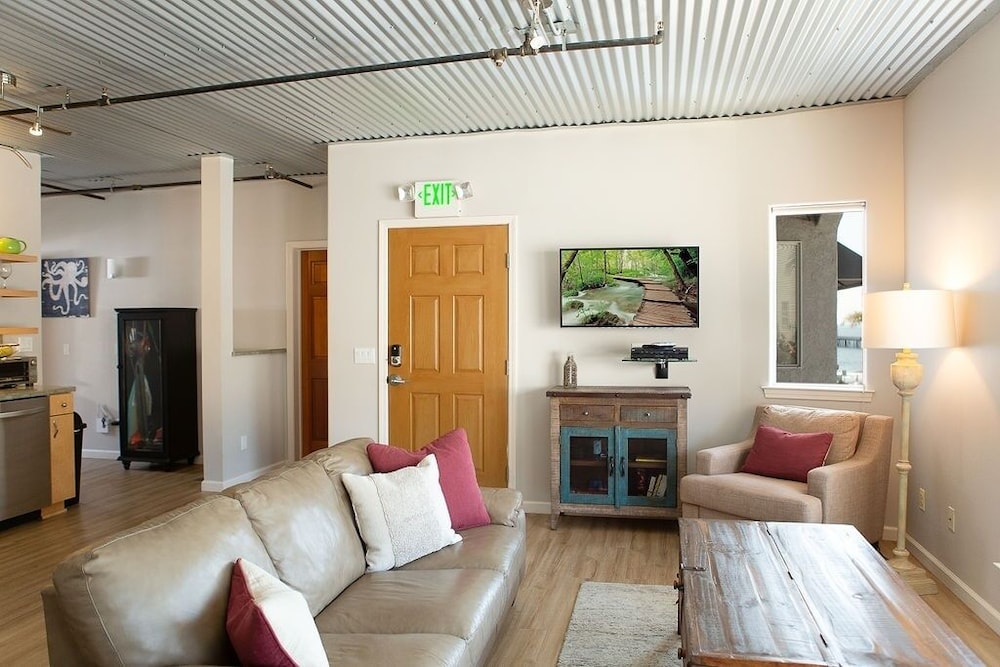 90 San Luis Street Unit A 1 Bedroom Apts by Redawning view 4