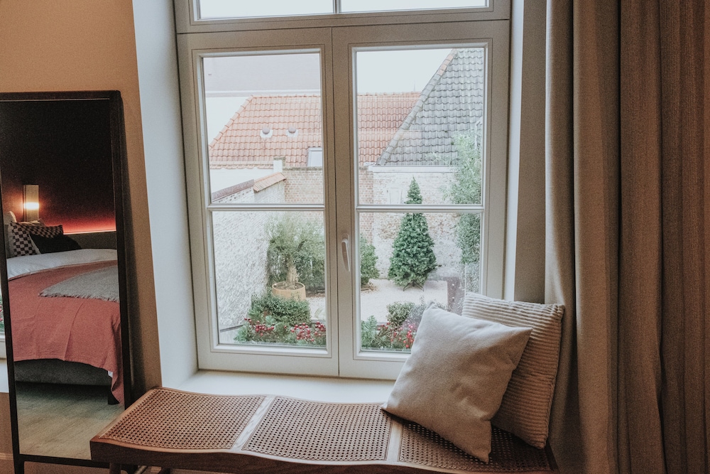 The Burgundy - Boutique B&B