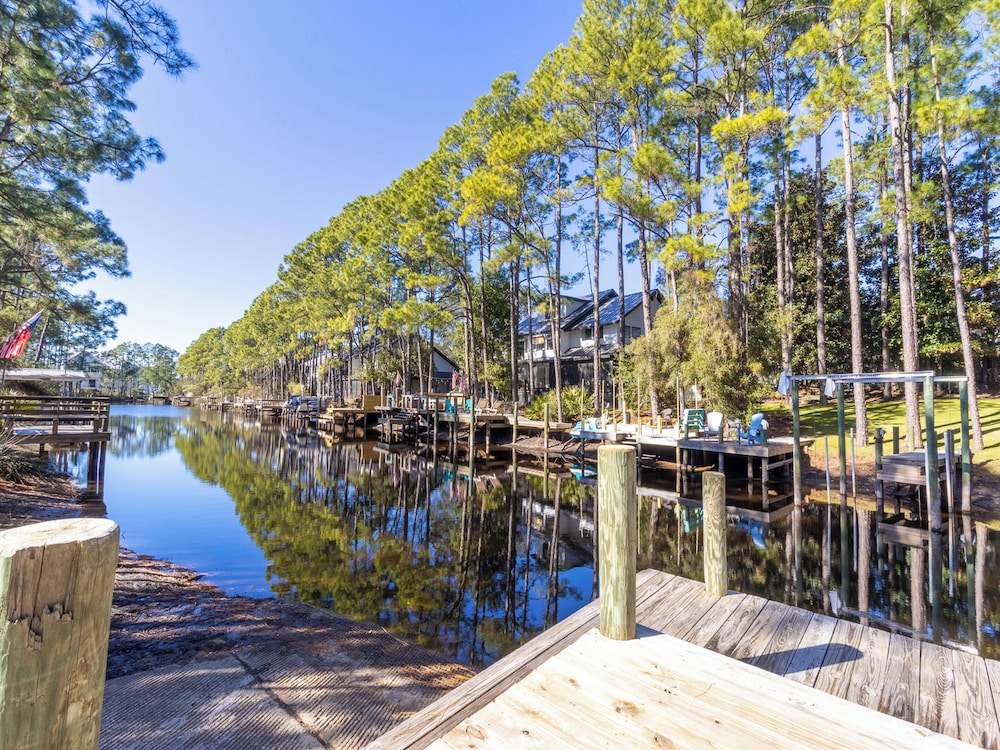 Easy on Eastern Lake by Southern Vacation Rentals