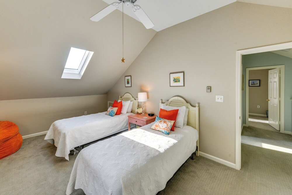 2 Mi to Boardwalk: Home w/ Deck in Bethany Beach!