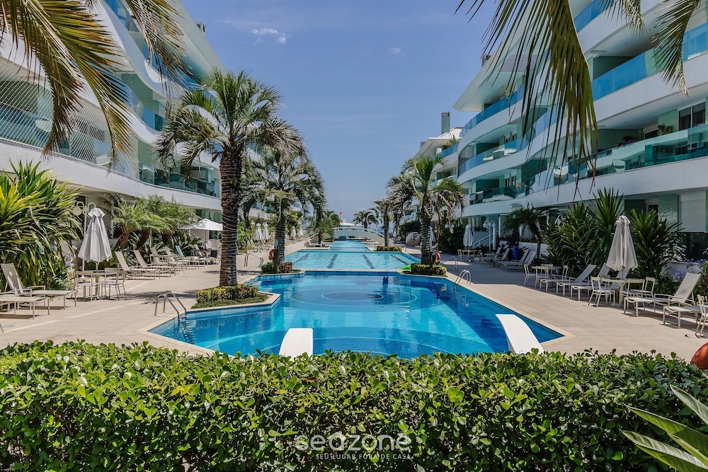 Apart in Cond. w/ Access to Beach and Pool Ave0232