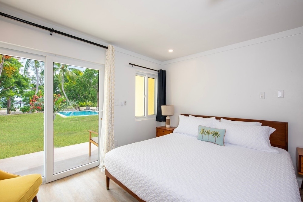 Laughing Bird Studio #7 - Brand New Stylish Apartment, Pool, Bea 1 Bedroom Condo, photo 36