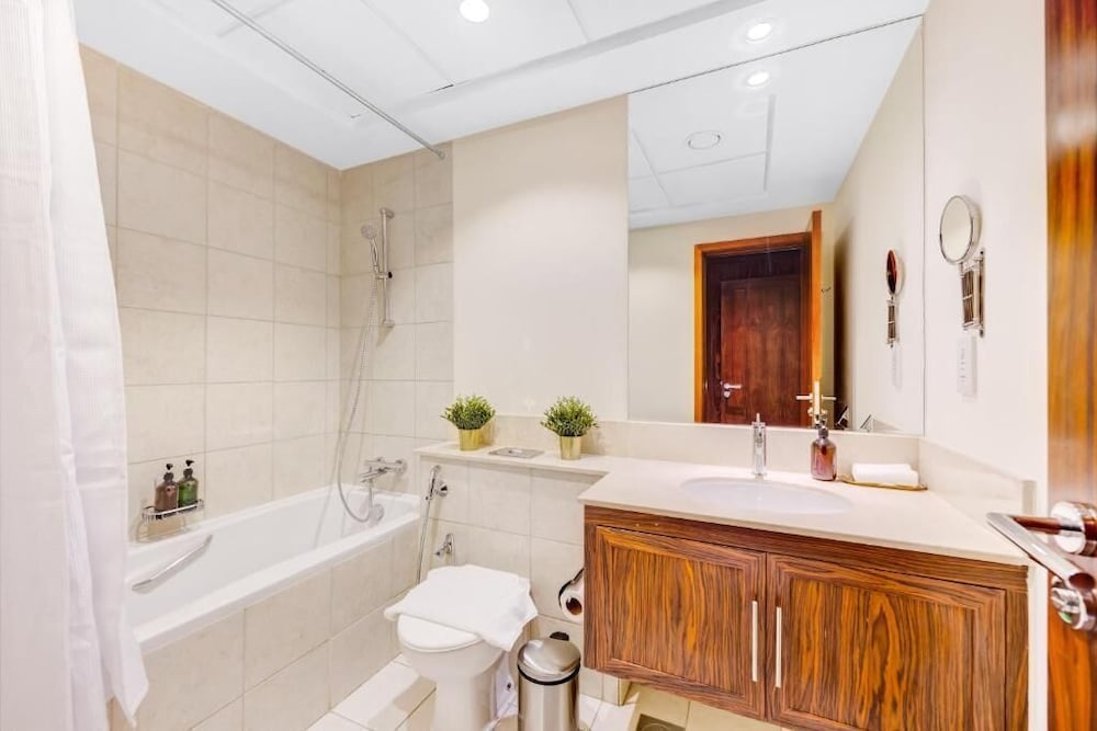 Durrani Homes - Modern Living 3br with Burj Khalifa and Fountain View - third room without partition
