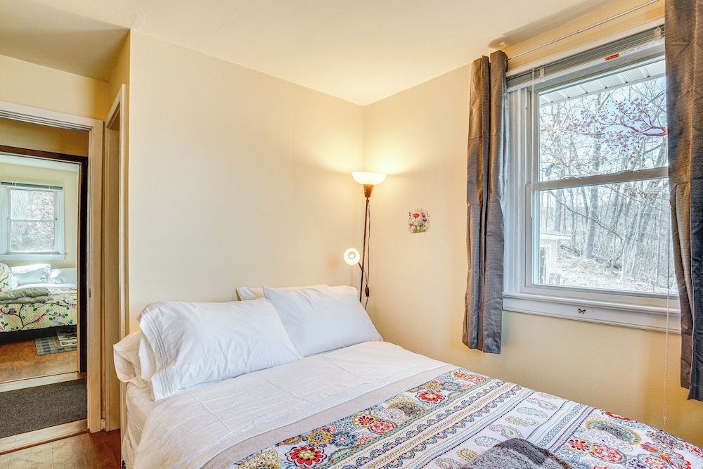 Near Hiking: Lakefront Getaway in Campbellsport!