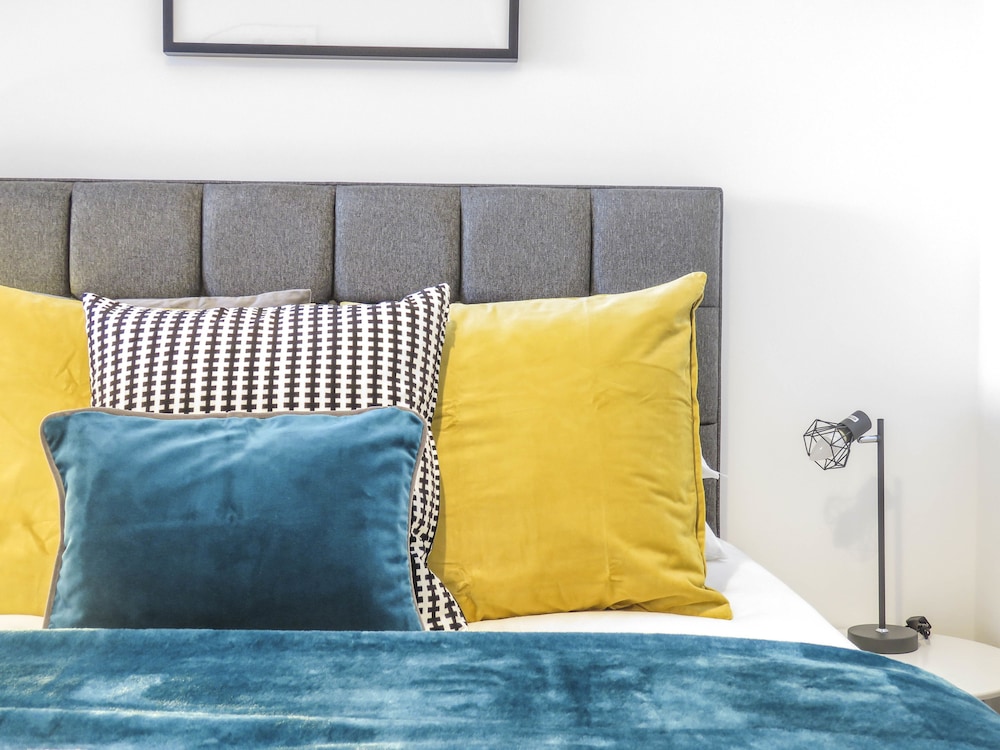 Tudors eSuites Birmingham Apartments Jewellery Quarter