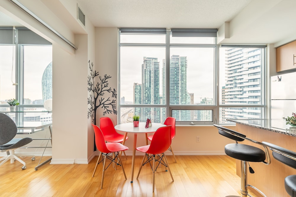 Stylish 1BR in Heart of City 2204