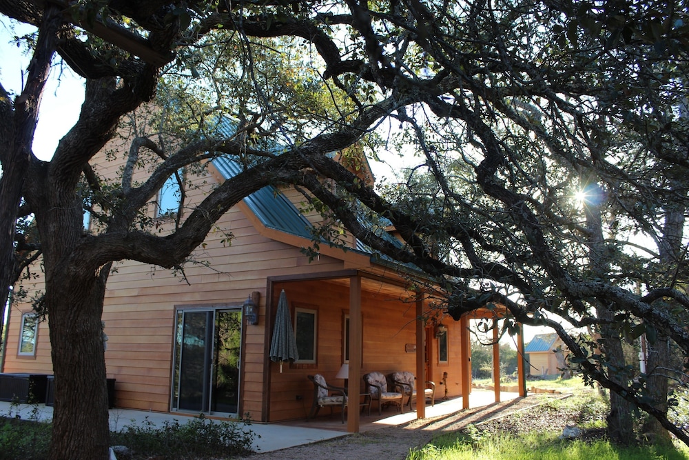 Prow'd House Bed & Breakfast